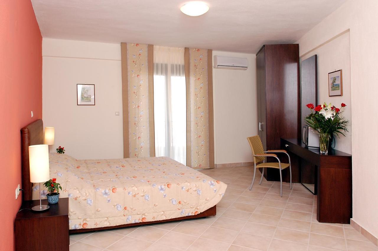 Hotel Ammos Polychrono Buitenkant foto